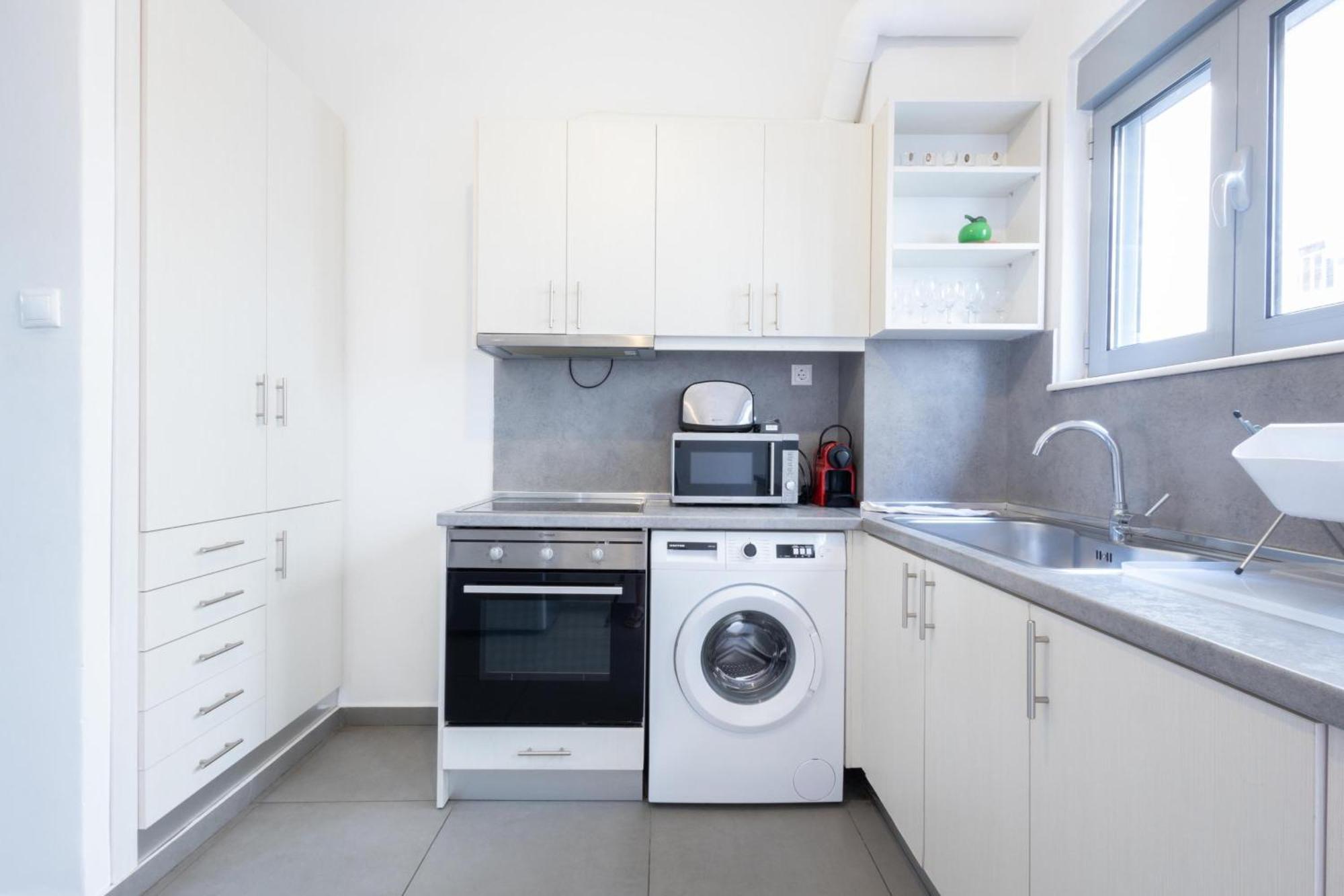 Renovated 5 Bdr House Near Acropolis - New Beds, Terrace & Green Yard Athen Eksteriør billede