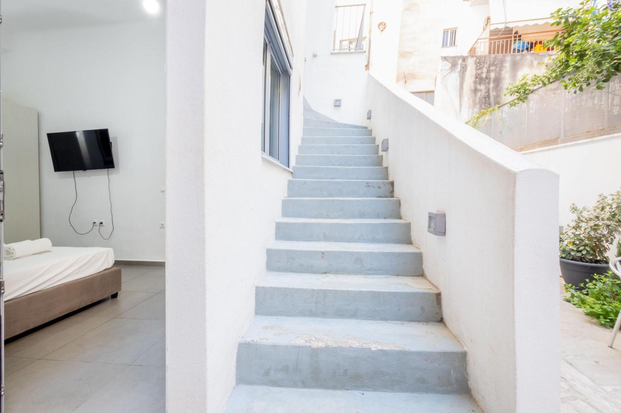 Renovated 5 Bdr House Near Acropolis - New Beds, Terrace & Green Yard Athen Eksteriør billede