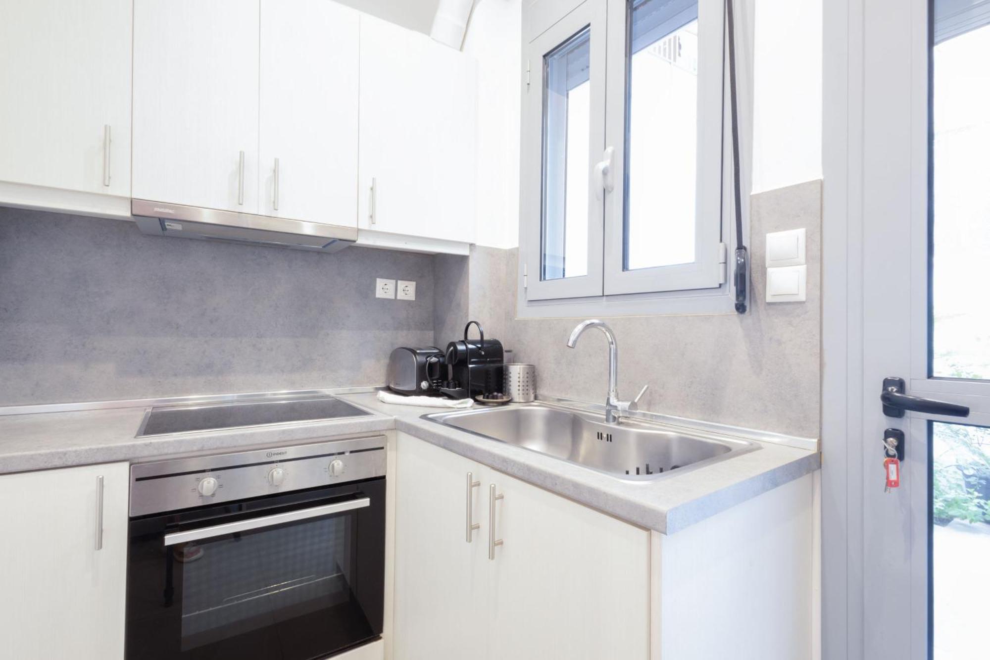 Renovated 5 Bdr House Near Acropolis - New Beds, Terrace & Green Yard Athen Eksteriør billede