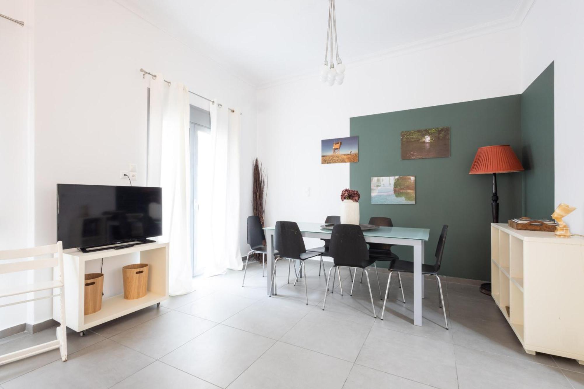 Renovated 5 Bdr House Near Acropolis - New Beds, Terrace & Green Yard Athen Eksteriør billede