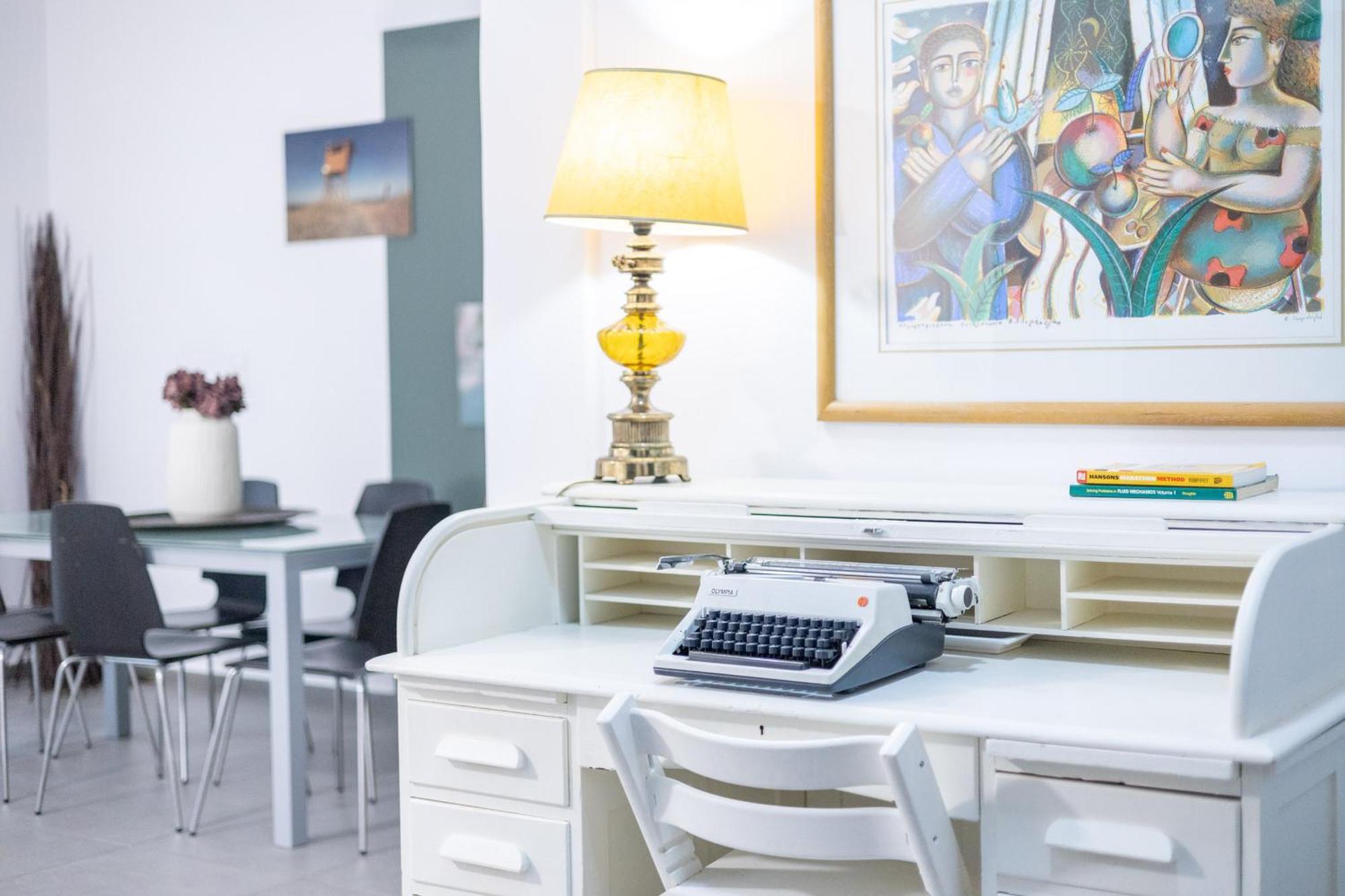 Renovated 5 Bdr House Near Acropolis - New Beds, Terrace & Green Yard Athen Eksteriør billede