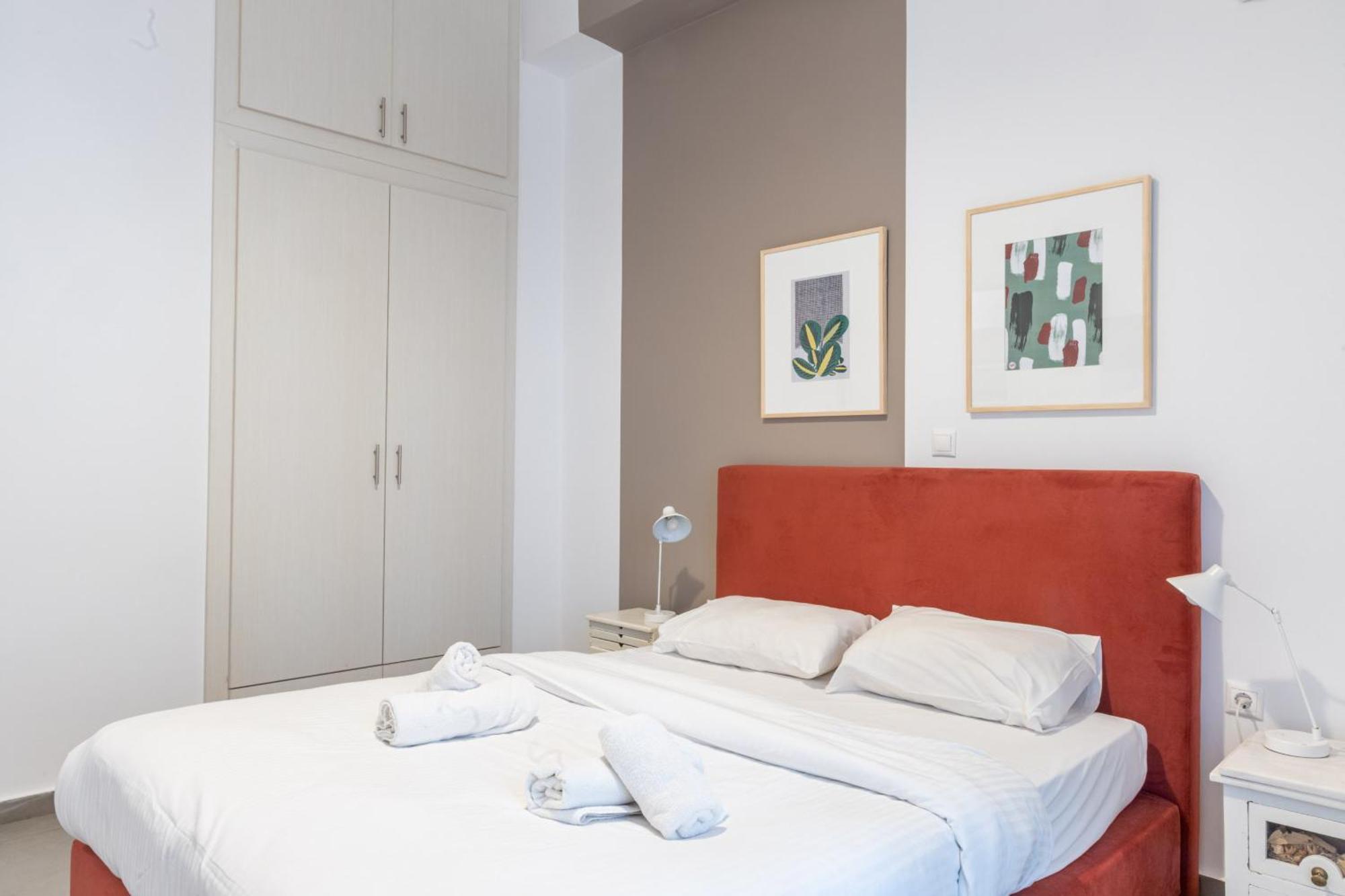 Renovated 5 Bdr House Near Acropolis - New Beds, Terrace & Green Yard Athen Eksteriør billede